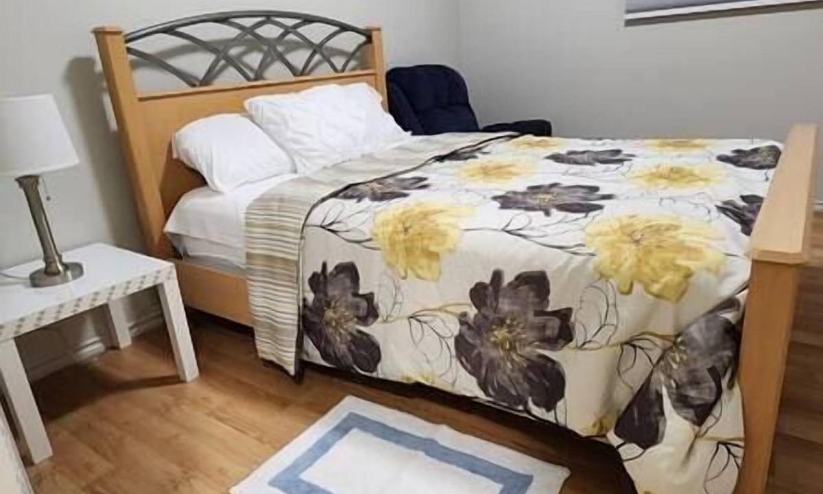 Winnipeg Apartment | Chesskings Guest House - Unit 1 Notredame Avenue