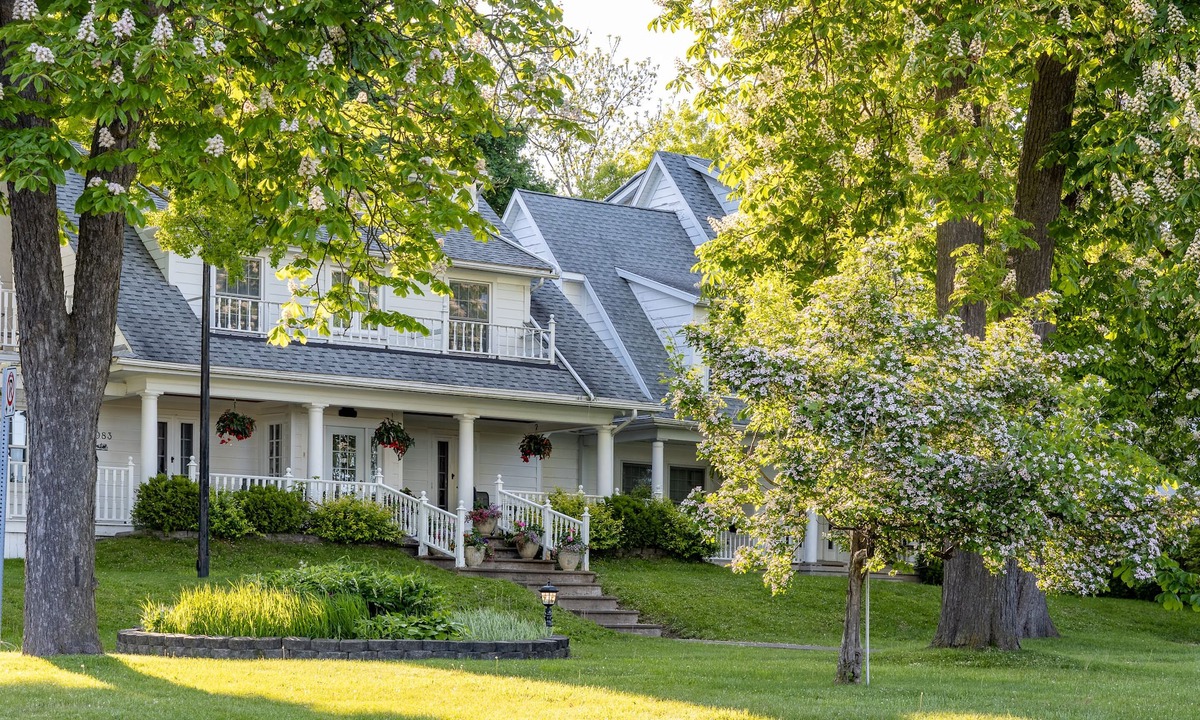 Niagara Falls Bed & Breakfast | Chestnut Inn Bed and Breakfast