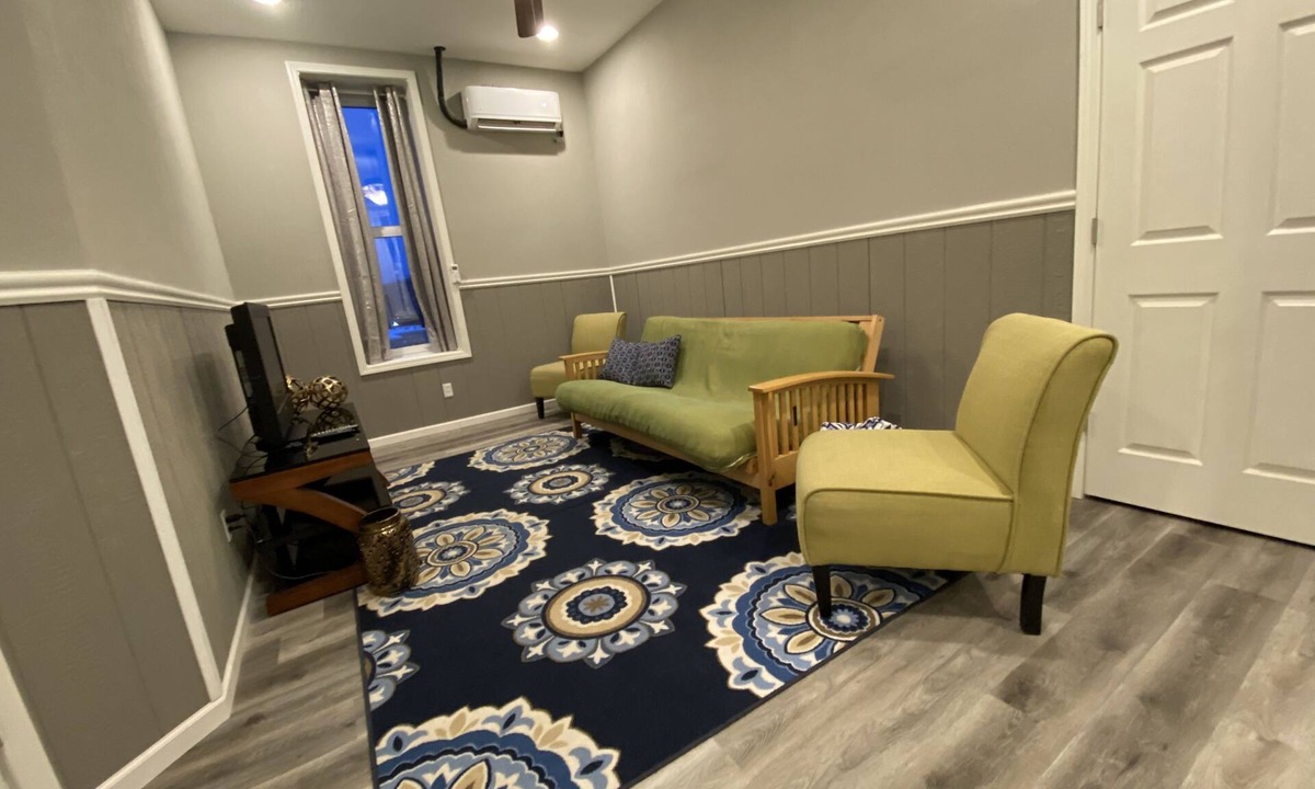 Osceola Apartment | Chestnut on the square, unit B