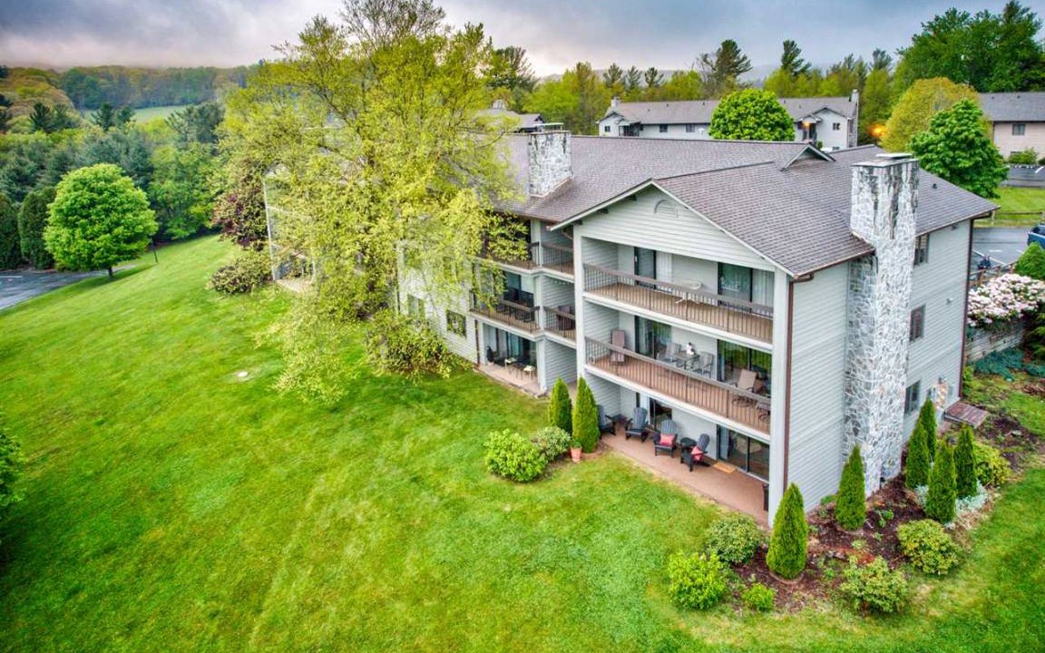 Blowing Rock Condo | Chetola: Cardinal 101