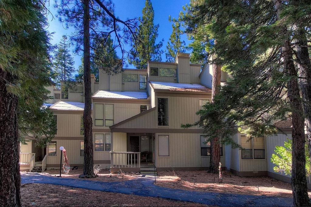 Kings Beach House | Cheyennes Place by Lake Tahoe Accommodations
