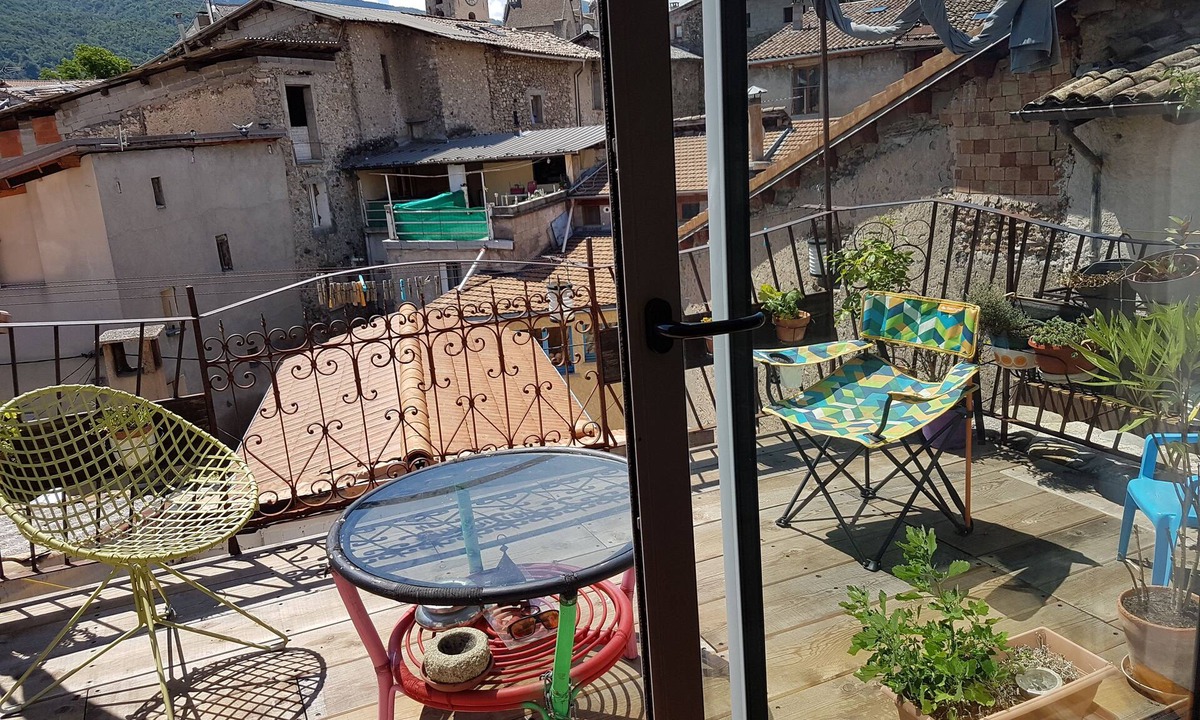 Tallard House | Chez A-Création: atypical house in the heart of the village of Tallard