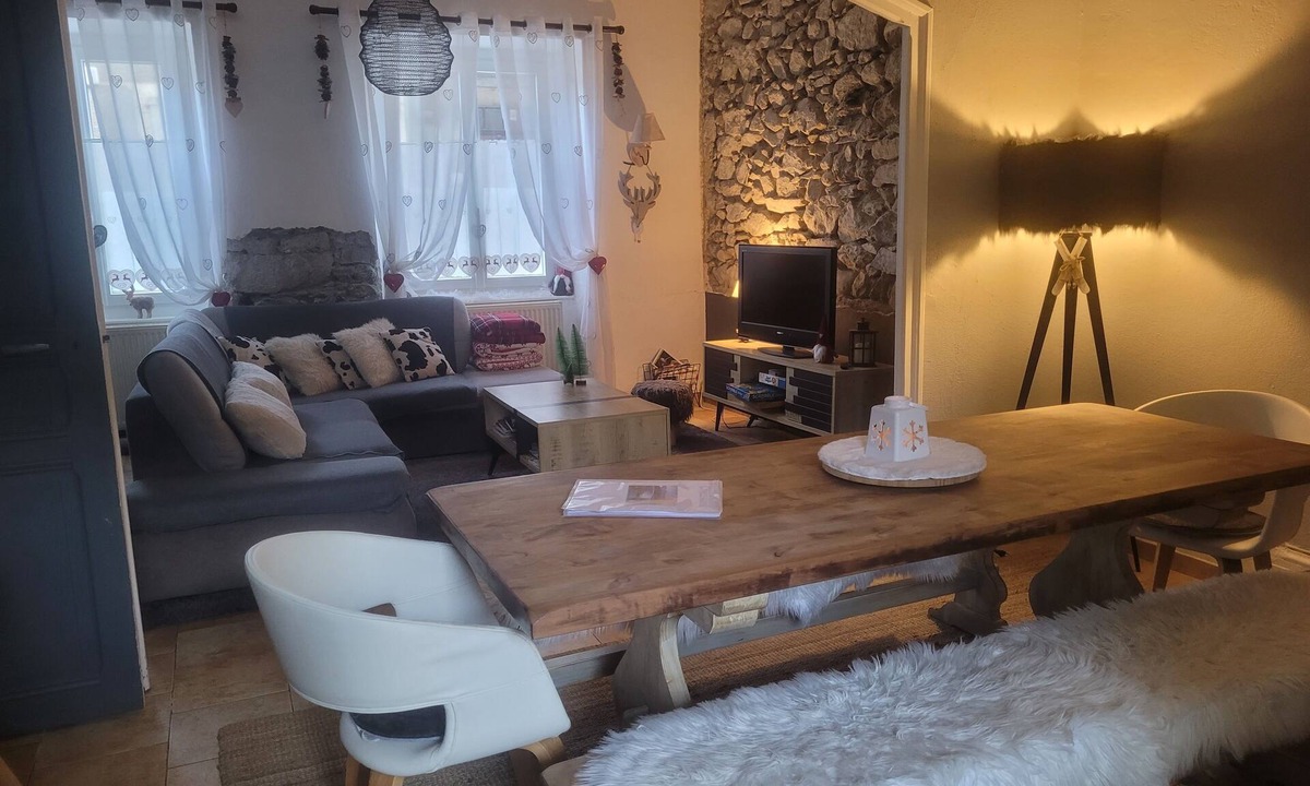 Cierp-Gaud House | Chez Anne, House SPA, fireplace, billiards, Garden