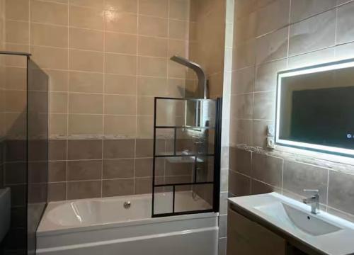 Agnin Apartment | Chez aurelie