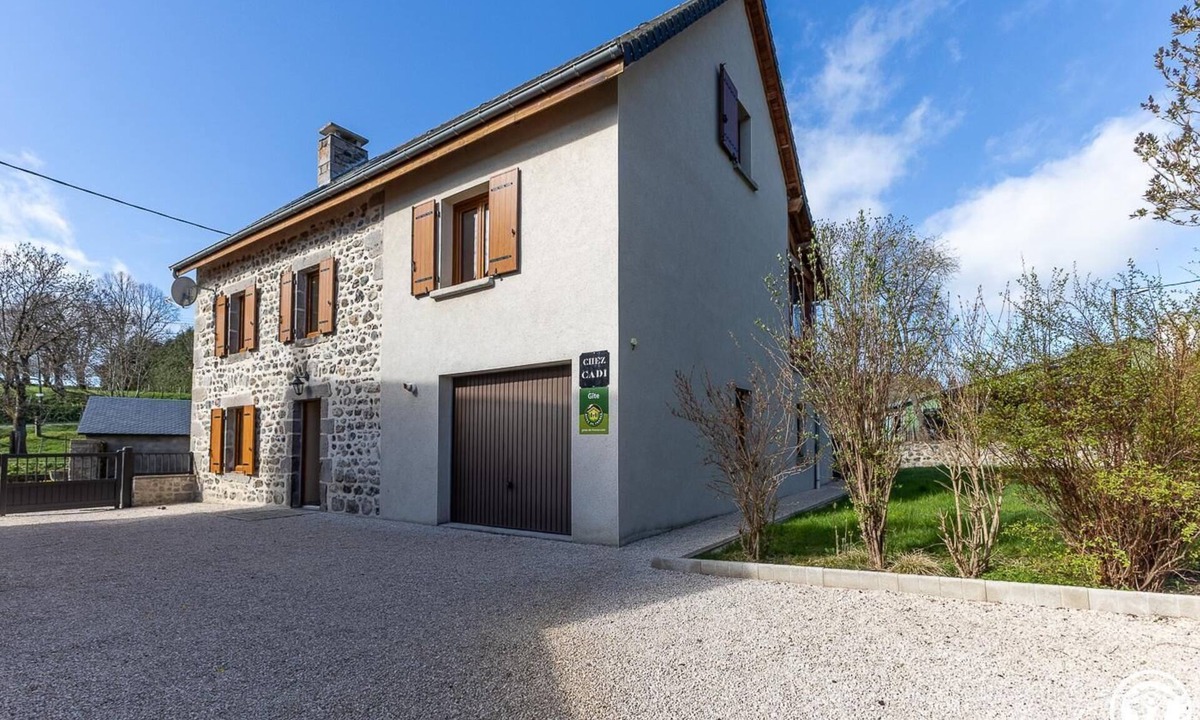 Murol House | Chez Cadi - Murol - Gîte