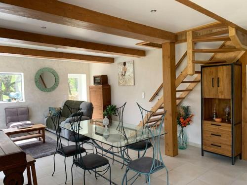 Labeil House | Chez Camille aux Sieges