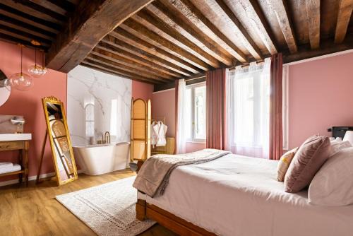 Arnay-le-Duc Hotel | Chez Camille