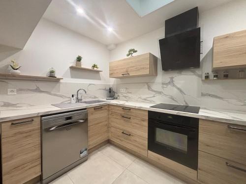 Bizanet Apartment | Chez Cricri, modern accommodation