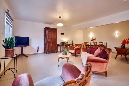 Brezins House | Chez Emile