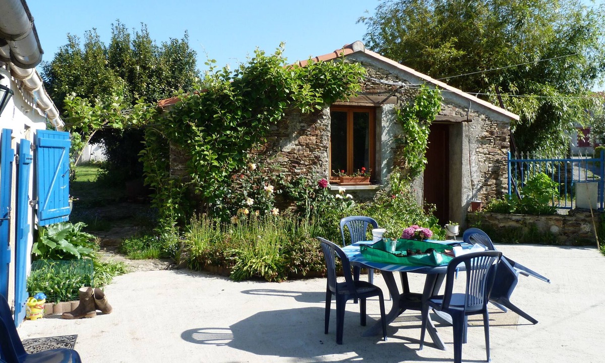 La Marne House | CHEZ GUSTINE* (Ideal for relaxation, heated swimming pool, base for sightseeing)