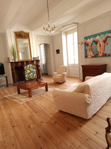 Mirande Apartment | Chez Irène