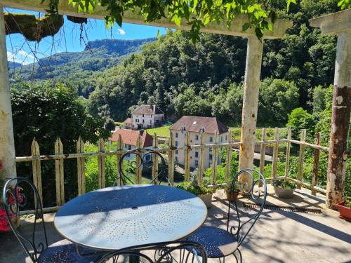 Lods House | Chez Isabelle