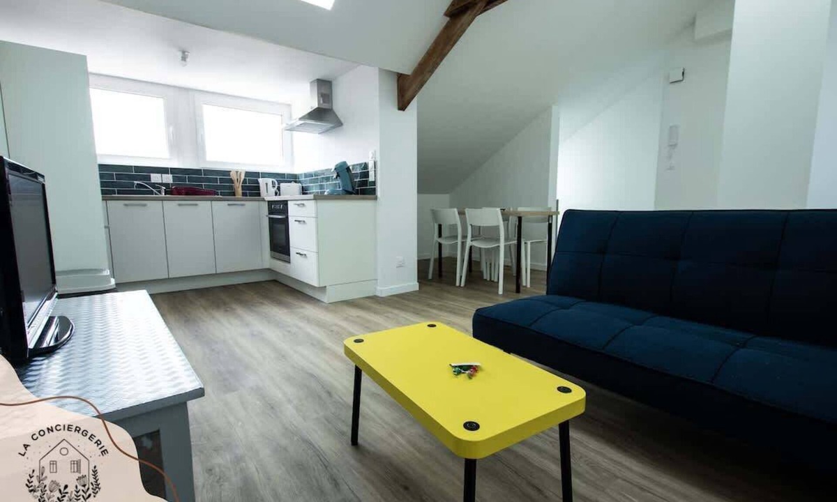 Lens Apartment | Chez Jean 4, Hyper Centre, wifi, 3 pers, Bollaert