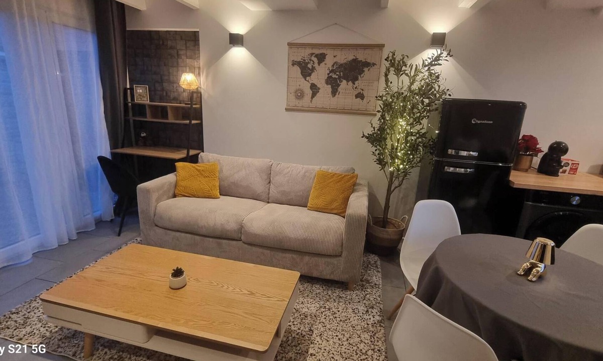 Beuvry Apartment | Chez Jean, comfortable gîte with terrace