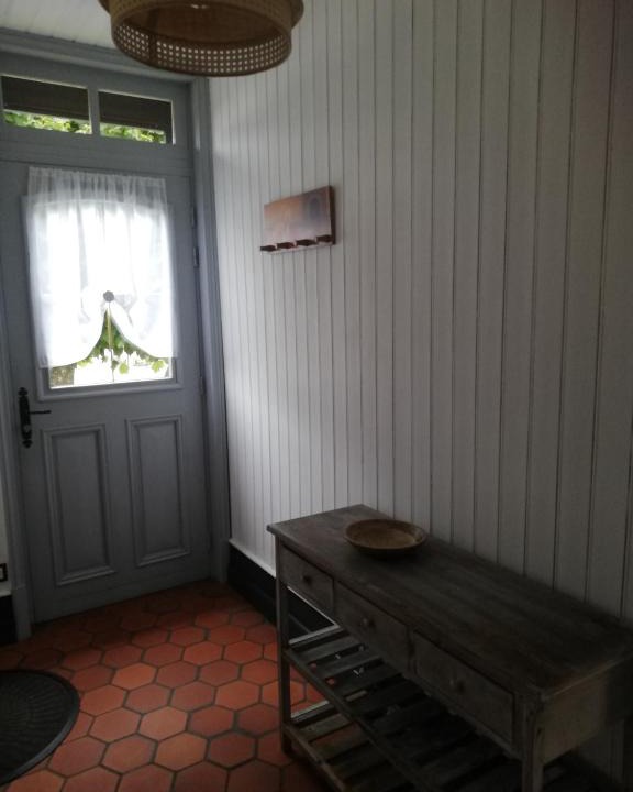 Arrest House | Chez kathie