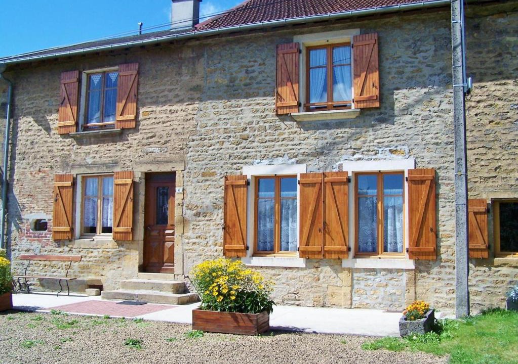 Puilly-et-Charbeaux House | Chez lÉontine