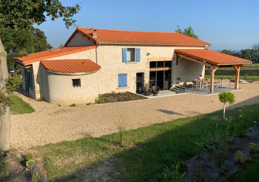 Neuville House | CHEZ LE DAMIAN