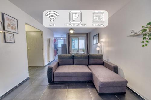 Reims Apartment | Chez Lecomte - Parking