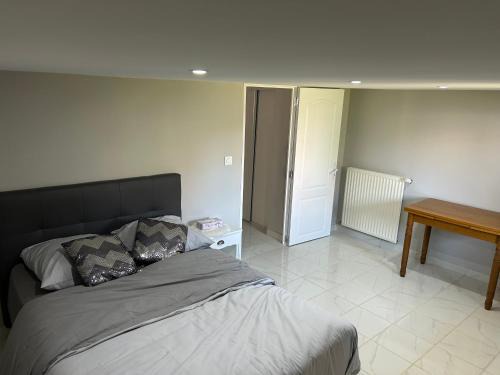 Chartres House | Chez Lina