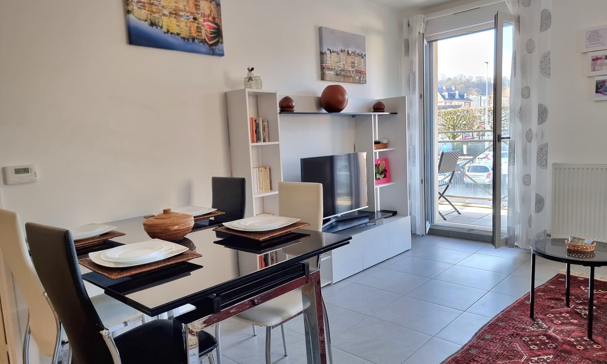 Honfleur Condo | 💛 Chez Lou et Dan, 4P apartment with balcony, elevator and secure parking