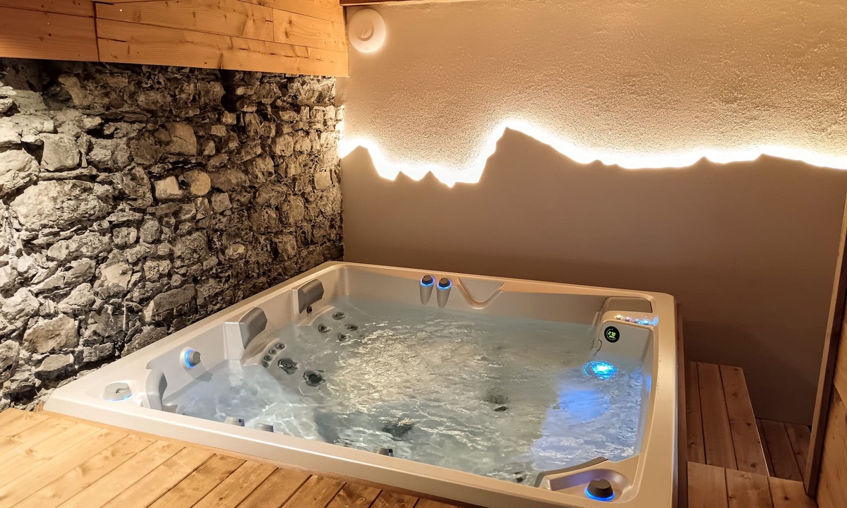 Samoens Apartment | Chez Lucienne Sauna and Jacuzzi