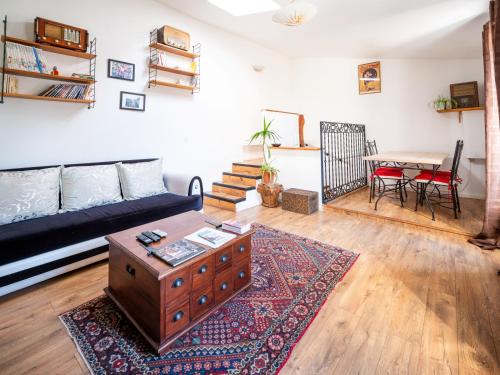 Quartier Canrobert Apartment | Chez Ma Petite Reine 1