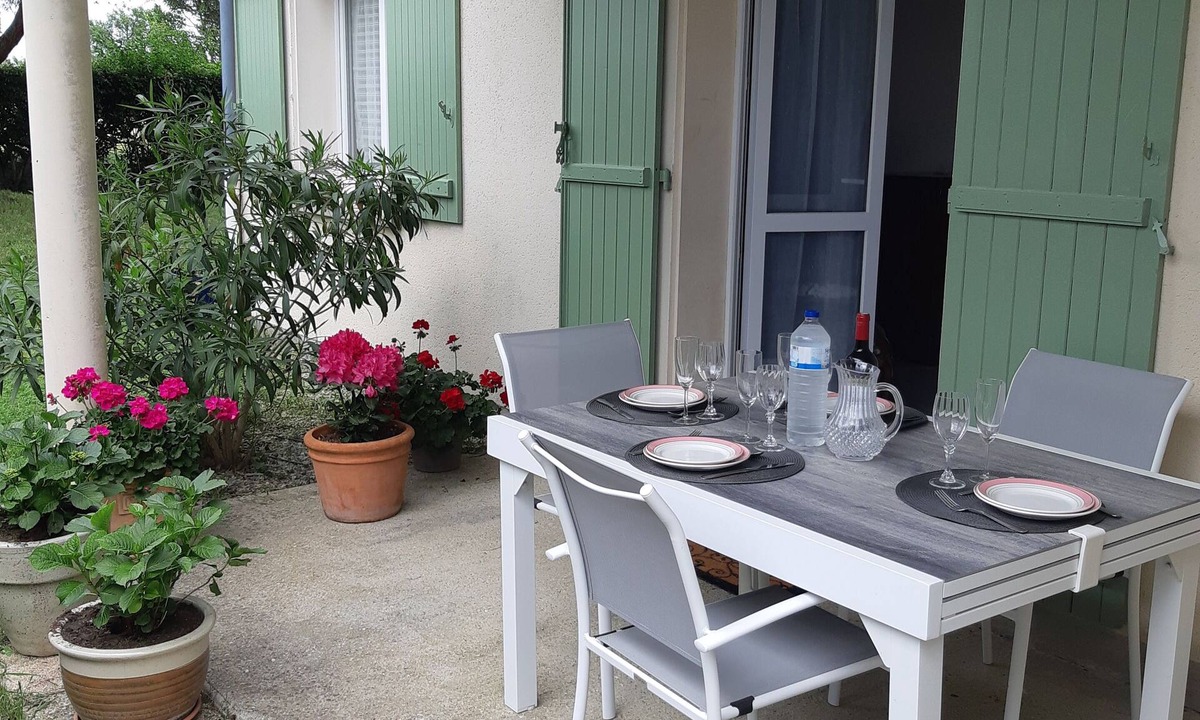 Revel House | Chez Maxou