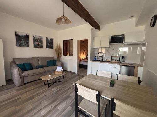 Villedaigne Apartment | Chez Mel et Garry