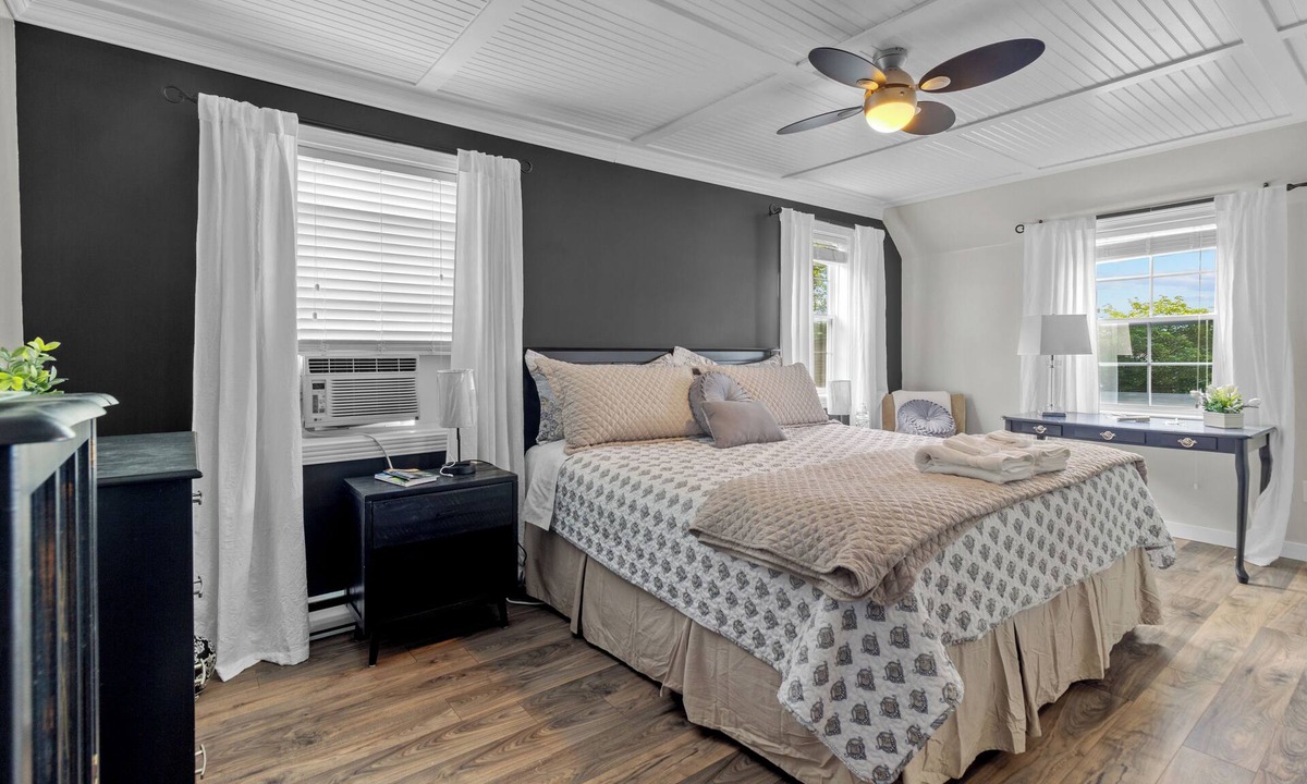 Terra Nova House | Chez Michele 3BR Parking Yard