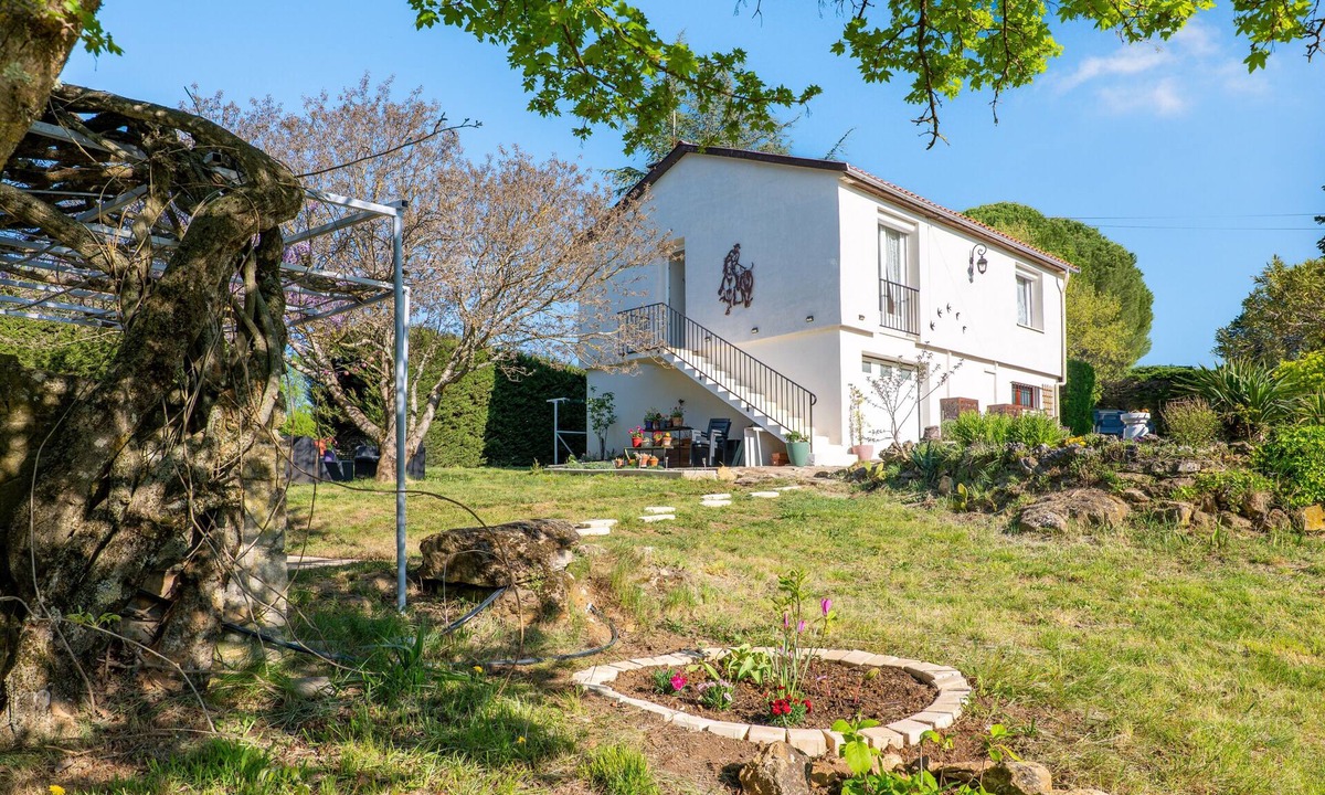 Barjac House | Chez Nana - House in Gard with Garden and Air Conditioning