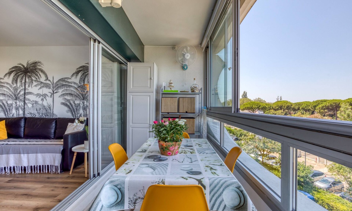 La Petite Motte Apartment | Chez Nat N Rosy with shared pool, private terrace and shared garden