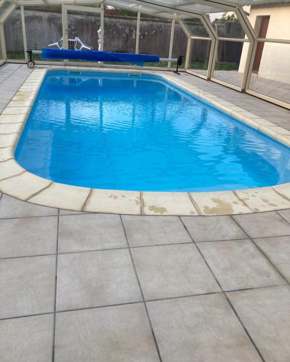 Esclavolles-Lurey House | Chez Nenette