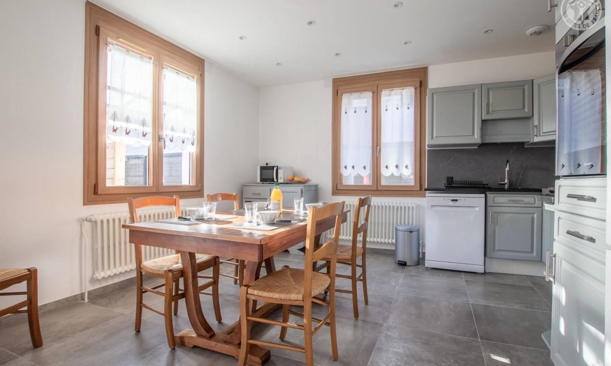 Outrechaise House | Chez Nicole ET Alain