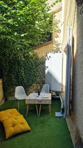 Gourdon Apartment | Chez Nous chez Vous