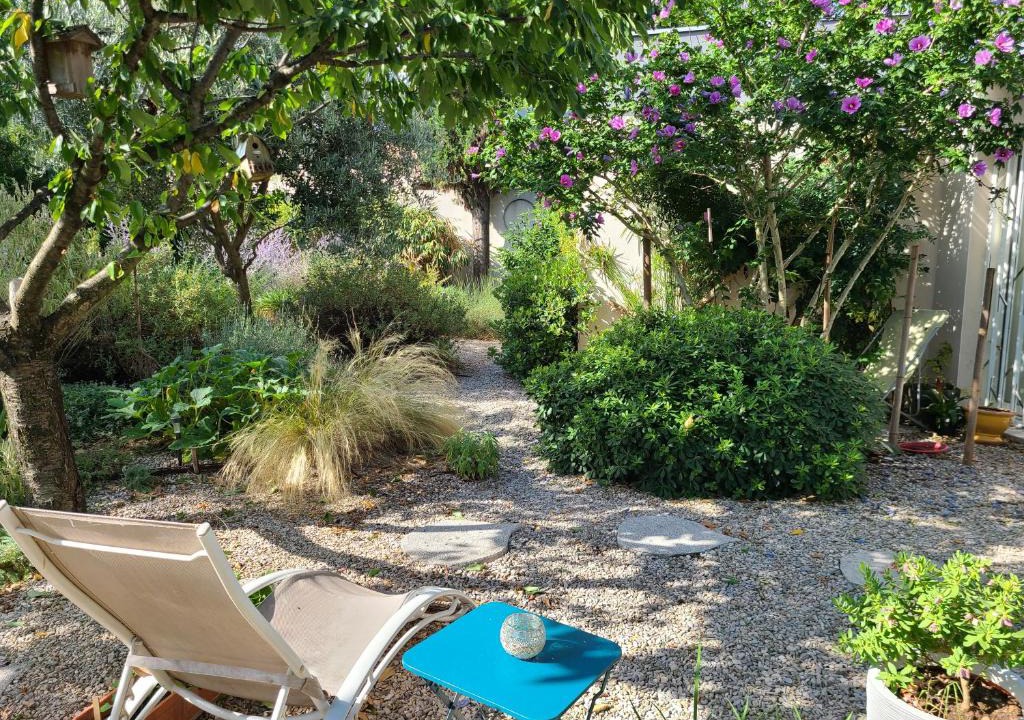 Alco House | Chez Nous dans notre petit jardin