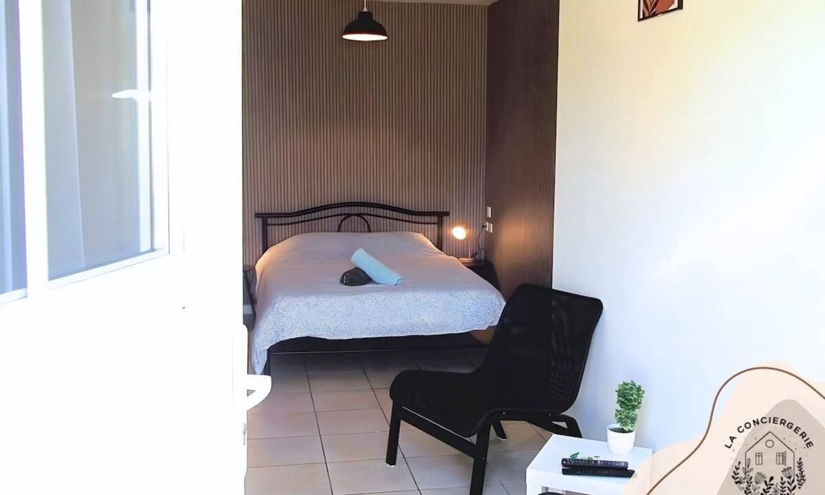 Noeux-les-Mines House | Chez Serge N°102, wifi, parking gratuit, 2pers