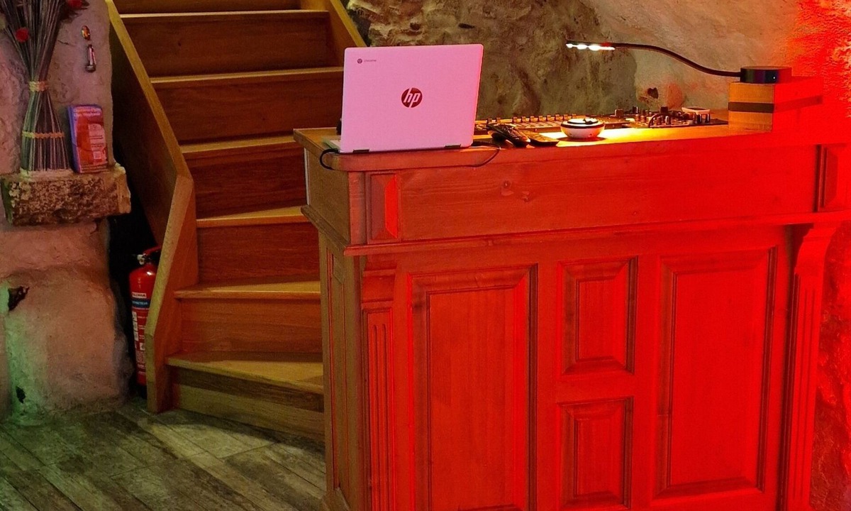 Chateauroux House | Chez Stephanie