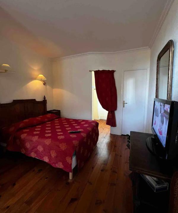 Saint-Gervais-d'Auvergne House | Chez Vanessa Entrée privée avec escalier