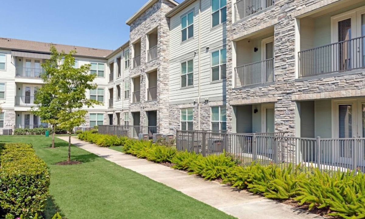 George Bush Park/Eldridge Apartment | Chic 1-bedroom apartment in fantastic Houston with fitness room and pool.