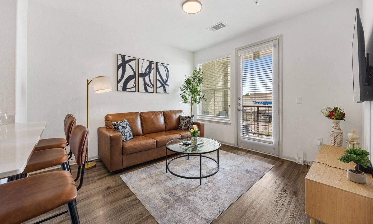 Frisco Apartment | Chic 1-BR Haven w/King Bed, Sofa bed, Pool, Gym in Prime Frisco
