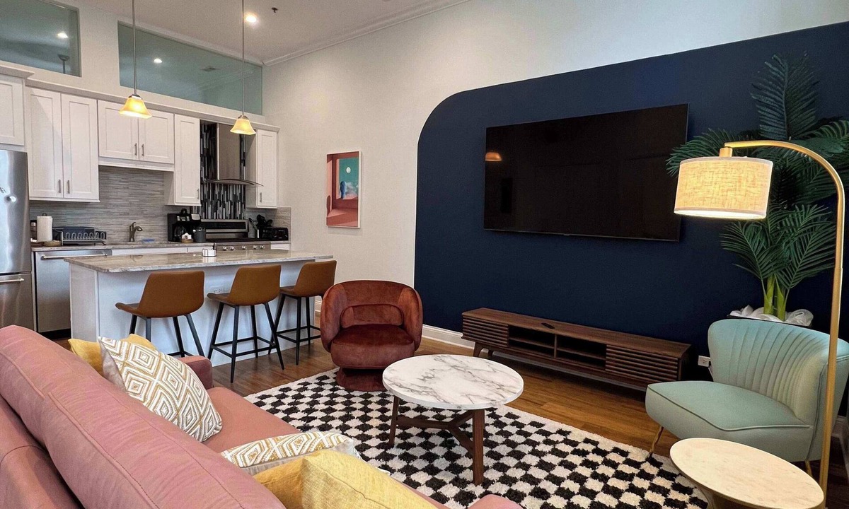Near West Side Apartment | Chic 1 BR w Parking