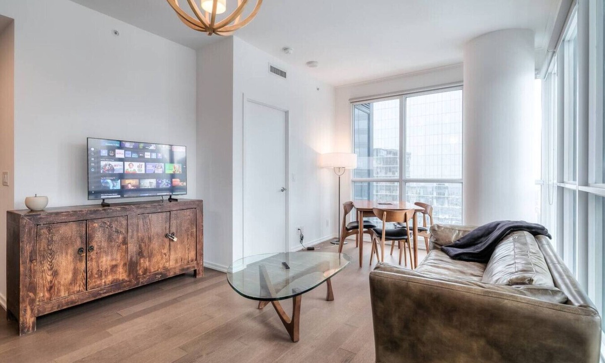 Financial District Condo | Chic 1BR Condo in Down Town w/Balcony Views
