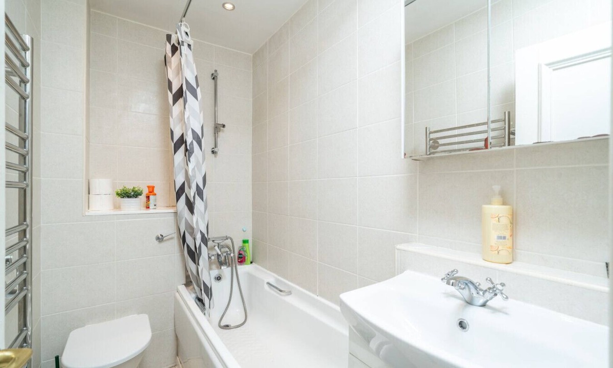 Courtfield Apartment | Chic 1BR Flat | Bright Kensington Escape