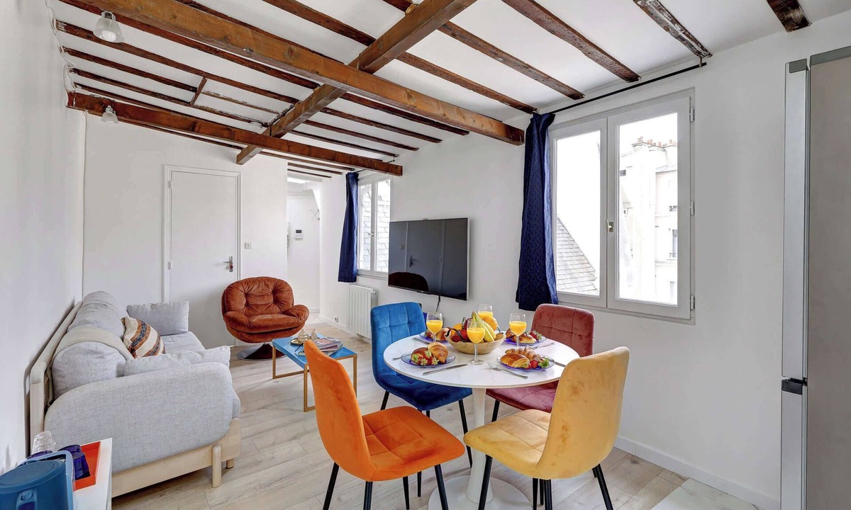 Bonne-Nouvelle Apartment | Chic 1BR Flat for 4 in Vibrant Montorgueil Area