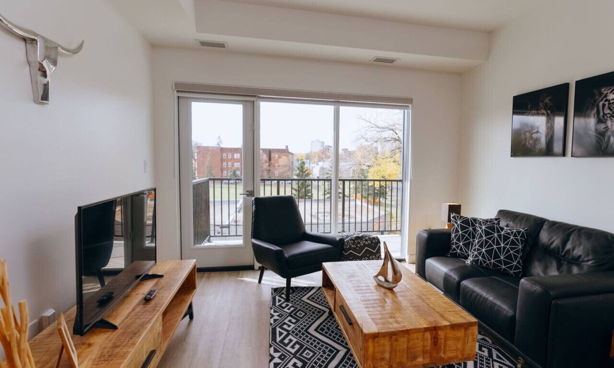 Winnipeg Apartment | Chic 1BR Heaven Near Osborne Village and The Forks