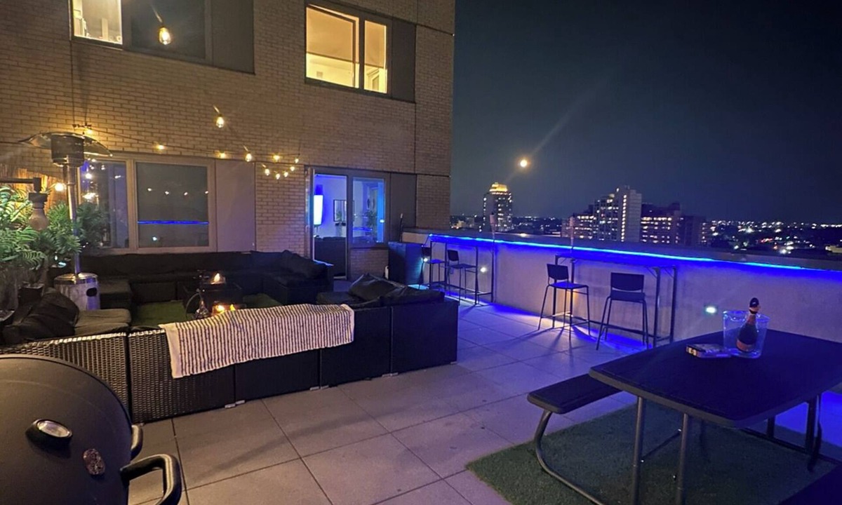 Queens Apartment | Chic 2-bd 2-bth apartment with huge private balcony