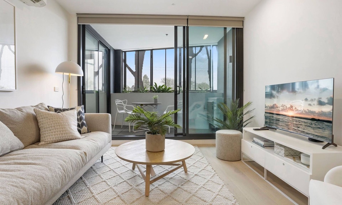 Ivanhoe Apartment | Chic 2-Bed Apartment with Undercover Parking
