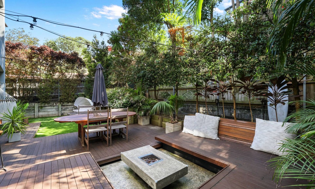 Dee Why Apartment | Chic 2-Bed Dee Why Haven with Backyard & BBQ