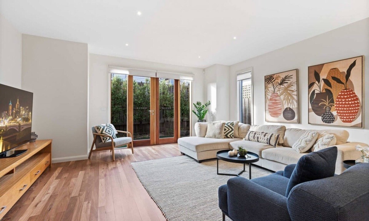 Yarraville Apartment | Chic 2-Bed Home By Bustling Shops