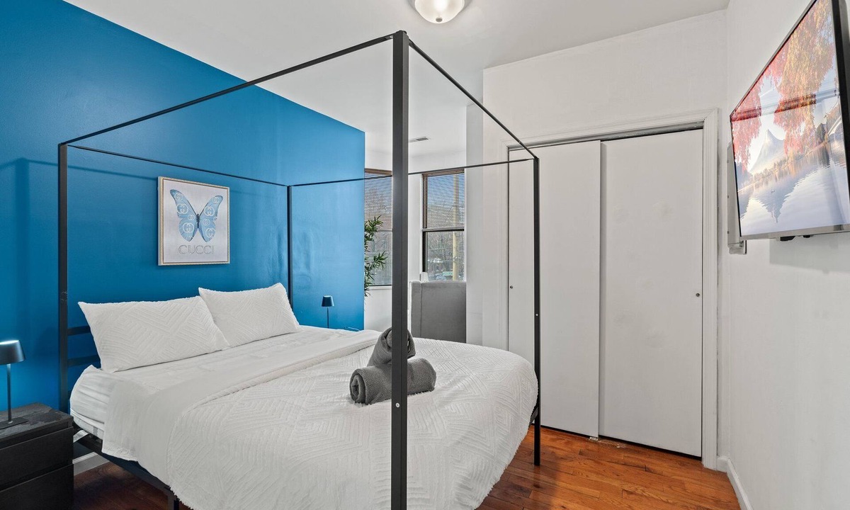 Fairmount Apartment | Chic 2-bedroom apartment with WiFi, AC in awesome Philadelphia
